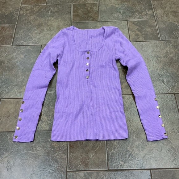 💥3/$30💥 Violet Button-Detail Women's Top - Picture 1 of 3